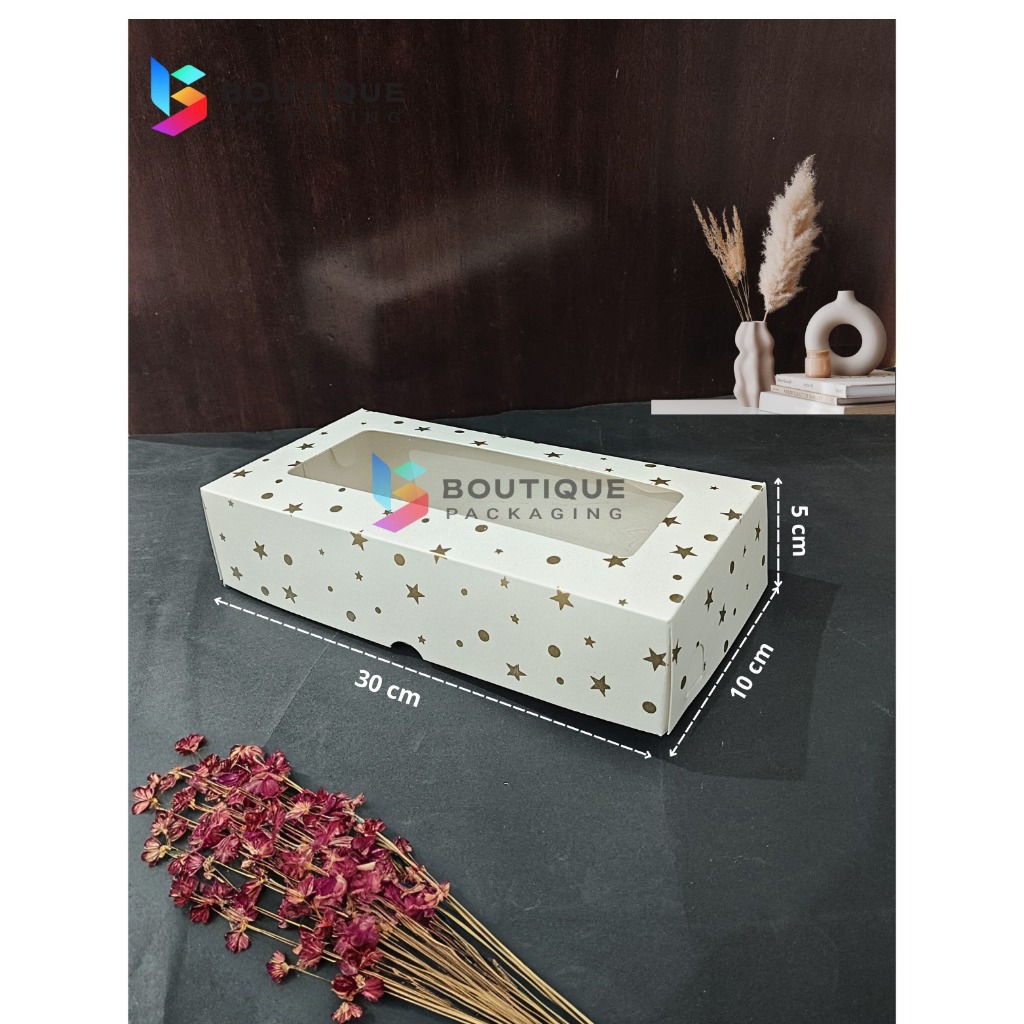 

Fuji Box Dus kotak Kue Ivory Motif Polkadot Bintang emas 30 cm x 10 cm x 5 cm Putih Ivory Premium Jendela ( 10 pcs )