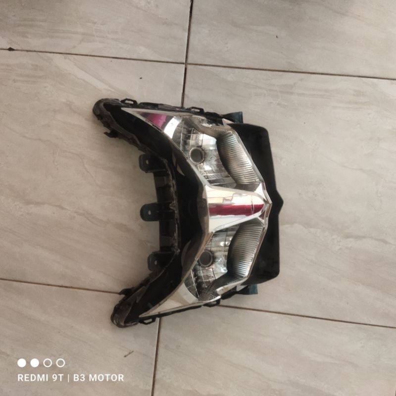 reflektor lampu depan tanpa mika Vario 125 kzr original Honda bekas