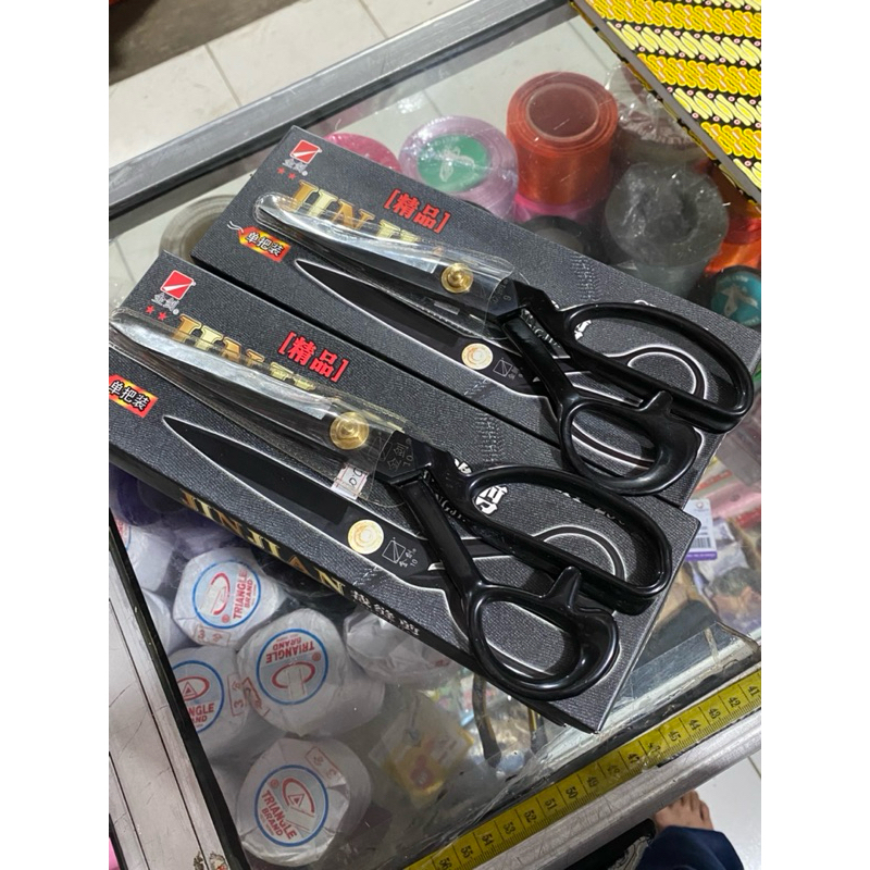 

Gunting Jahit Baja Jinjian 9” & 10” – Kuat, Tajam, dan Siap Tempur!