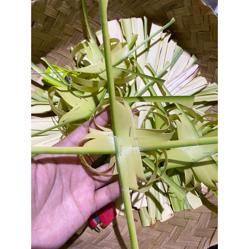 

CANANG SARI BELUM METANDING 25 canang