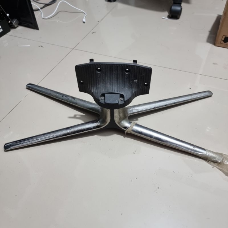 Kaki TV LCD Samsung 43 inch cabutan dari tv Tv Samsung 32 inch tipe UA32ES6220M original kokoh