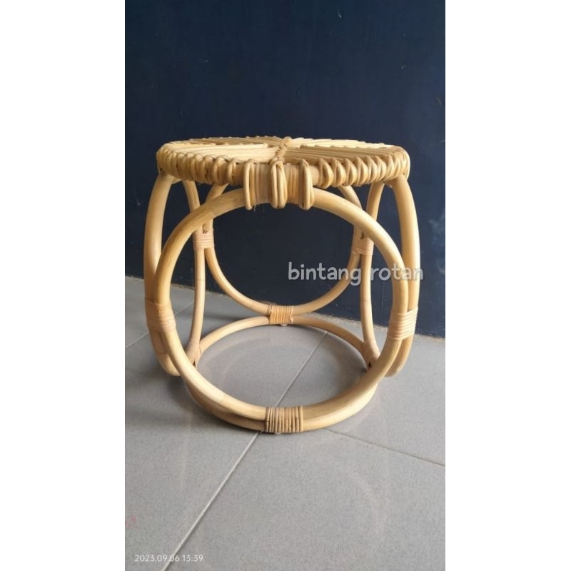 Kursi rotan stool