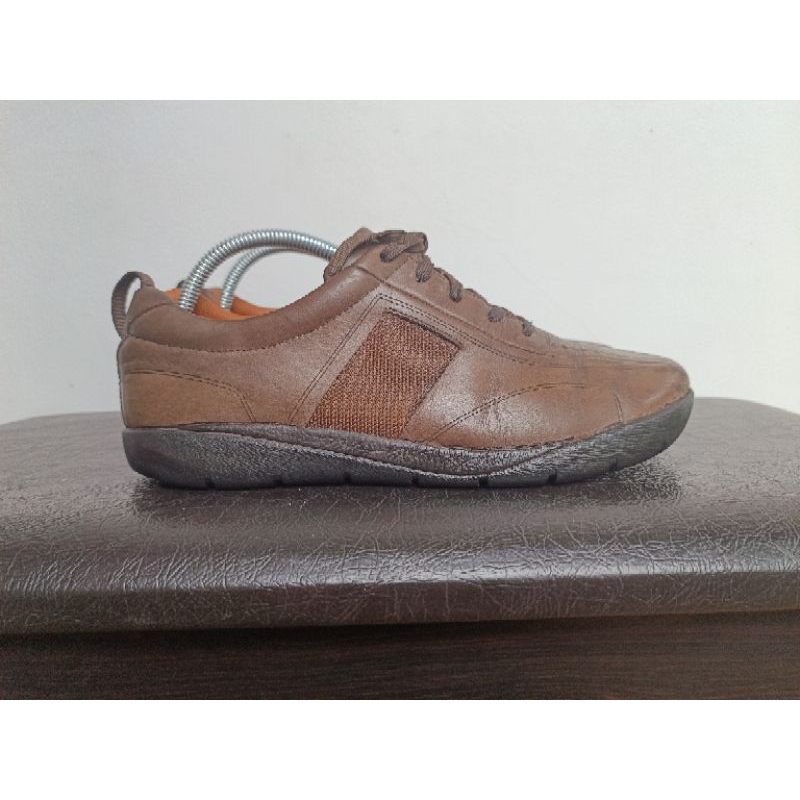 sepatu kulit Rockport XCS brown