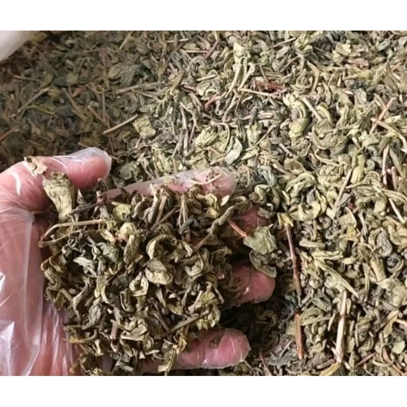 

Teh daun hijau kering tradisional