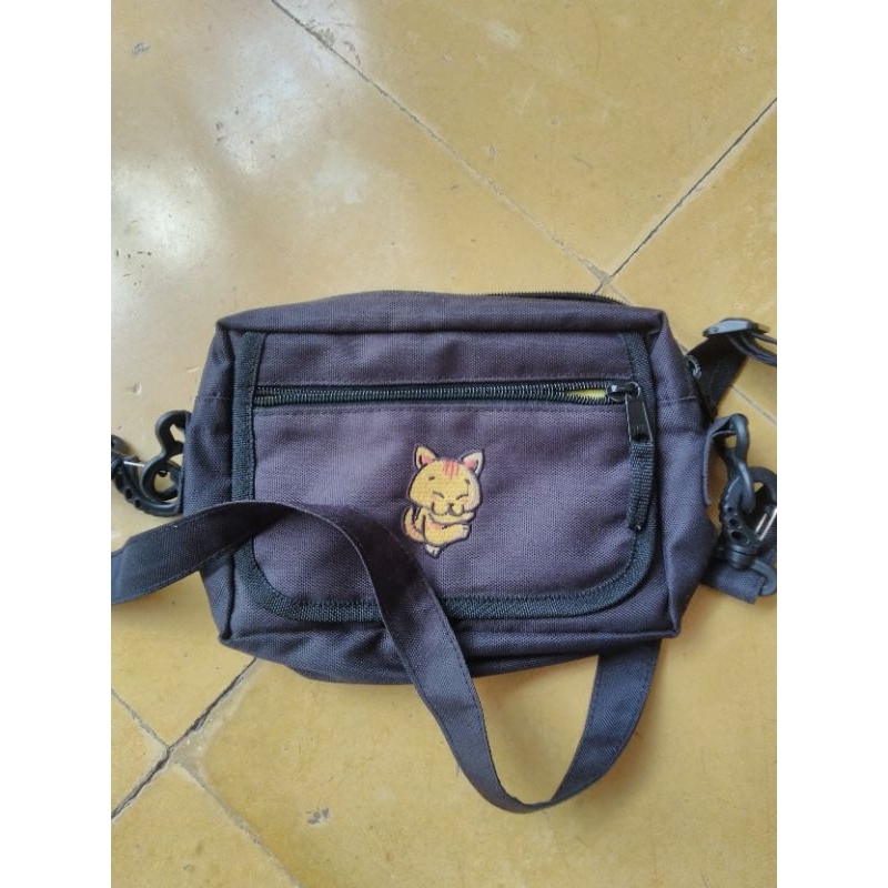 Preloved Pouch Sling Bag CRSL
