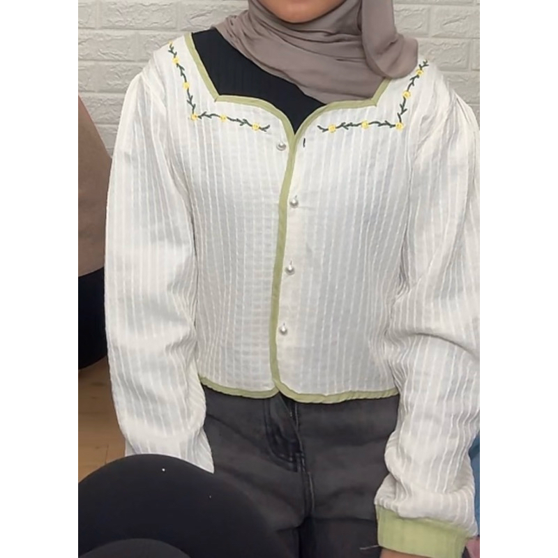 White Cardigan Floral (preloved)