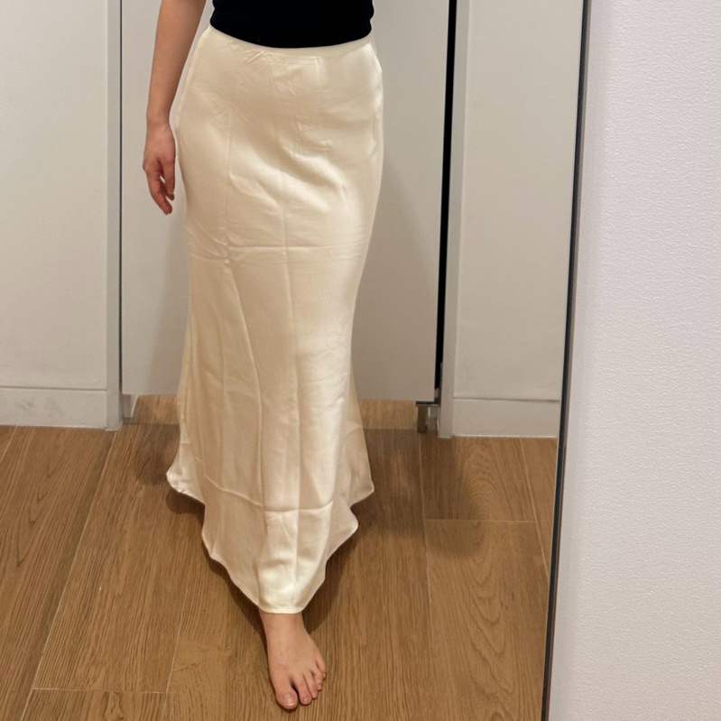 Etereine Rok Panjang Satin Halus Maxi warna Ivory