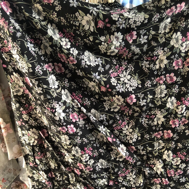 kain satin silk motif - kain  satin silk motif bunga - kain satin silk motif premium - kain satin si