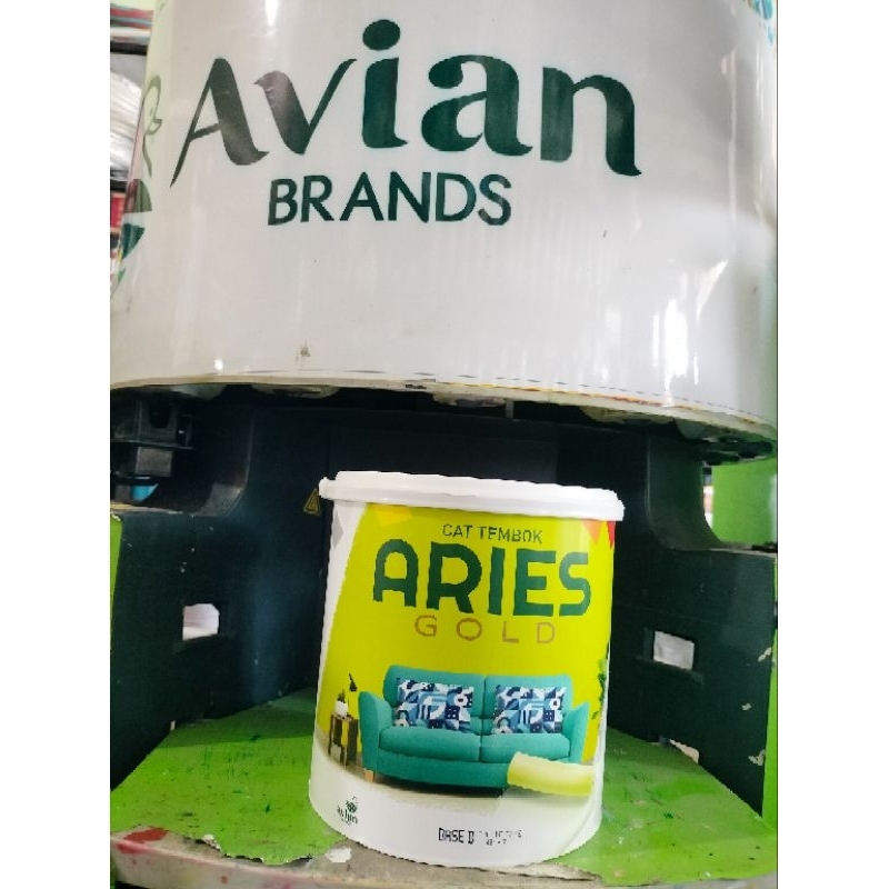 Avian Cat tembok Aries Gold