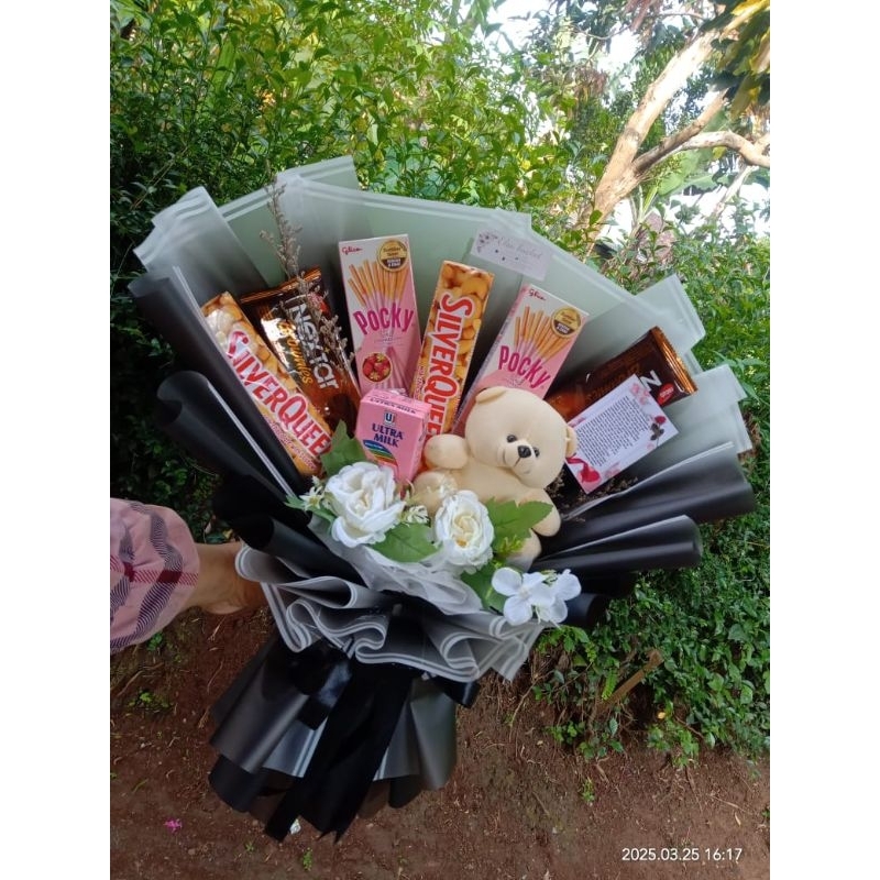 

buket hadiah ulang tahun|buket boneka snack|buket wisuda