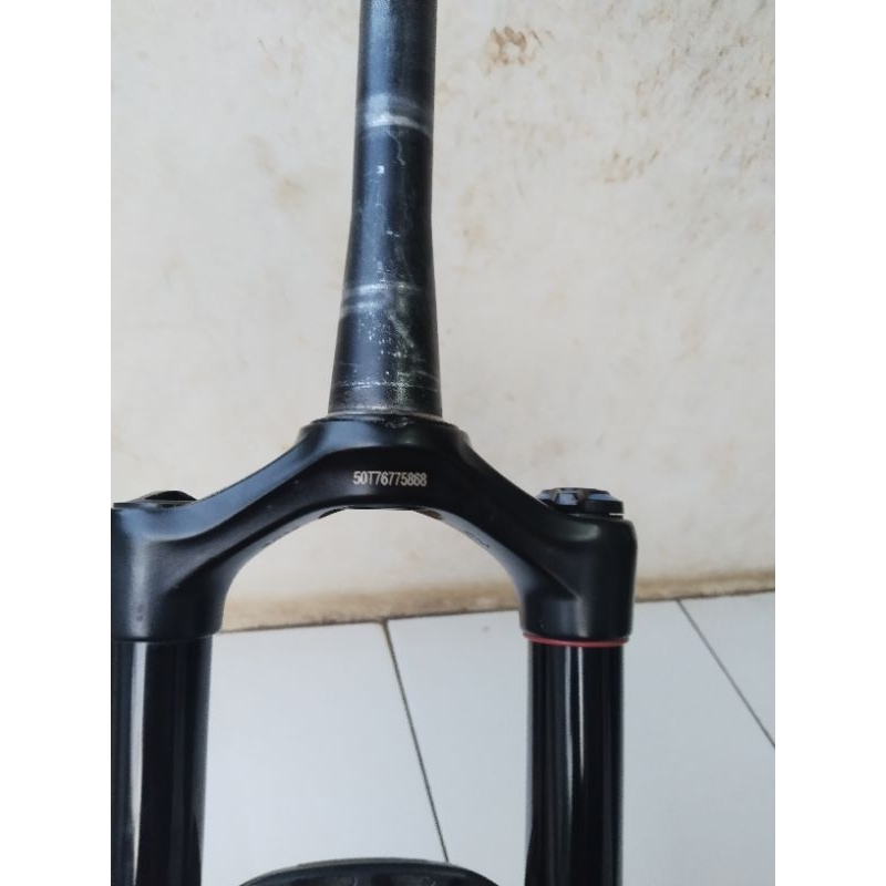 Fork Rockshox Yari RC-B1 27,5 Travel 170 Ta 15X110 Stanchion 35 Sping Debon Air (Non Tatto) Steertub