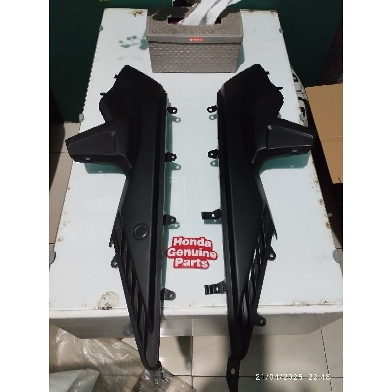 SAMBUNGAN BODY VARIO KARBU SET KIRI KANAN / 83520KVB900 / 83620KVB900