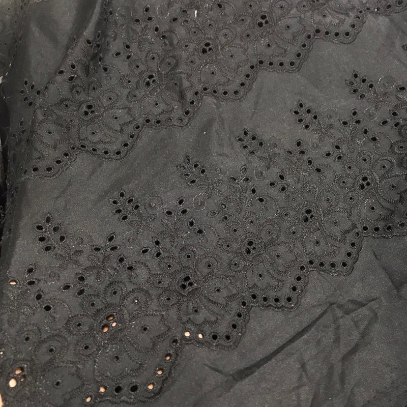 (harga 0,5mtr) bahan katun bordir bolong / kain katun bordir bolong / kain bahan meteran