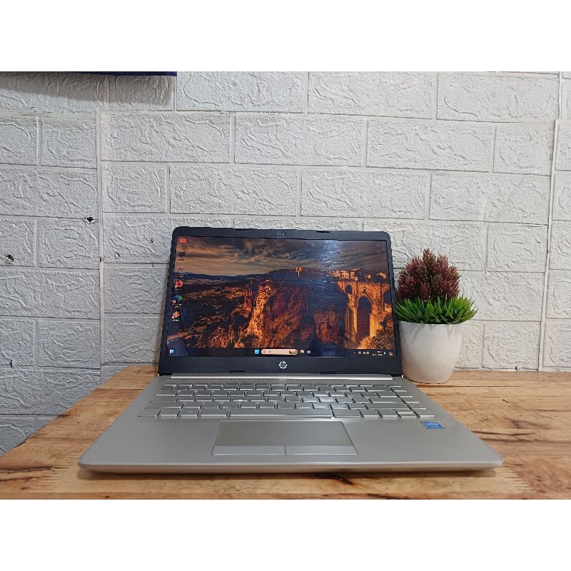 Laptop Hp 14s-cf1xxx,Intel Celeron N4205,Ram 4Gb,Ssd 256Gb