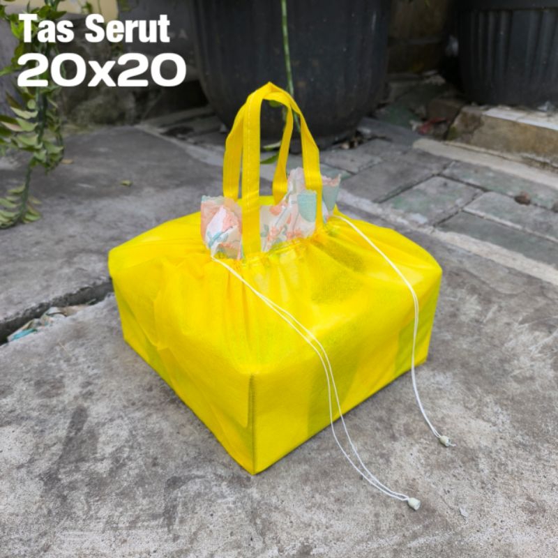

Tas box nasi hajatan/spunbond /serut 20x20(isi 12pcs)