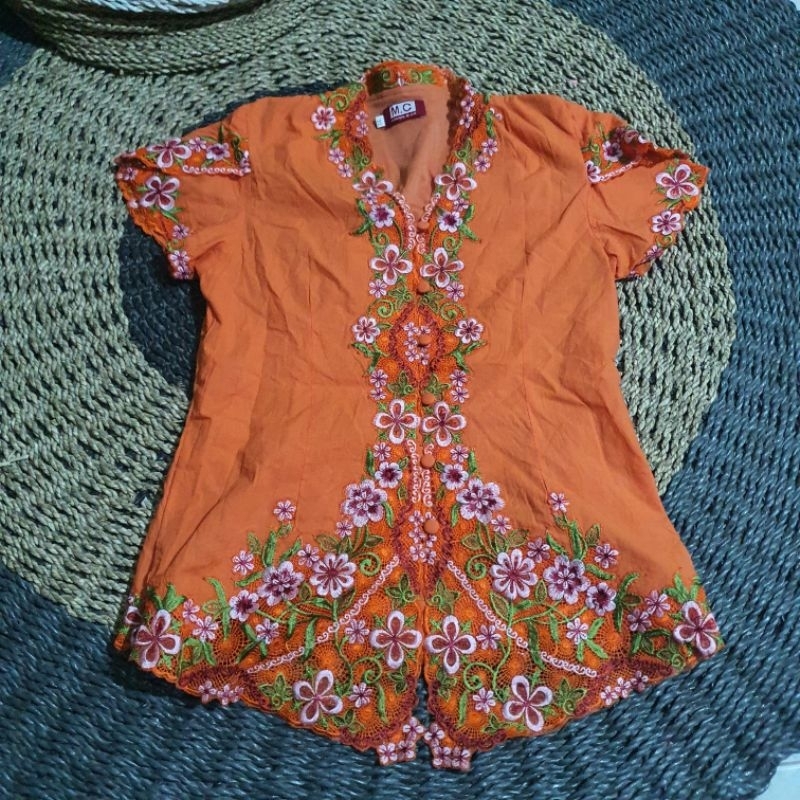 [PRELOVED] Baju Kebaya Encim Lengan Pendek Wanita Bordir Oranye (size XL)