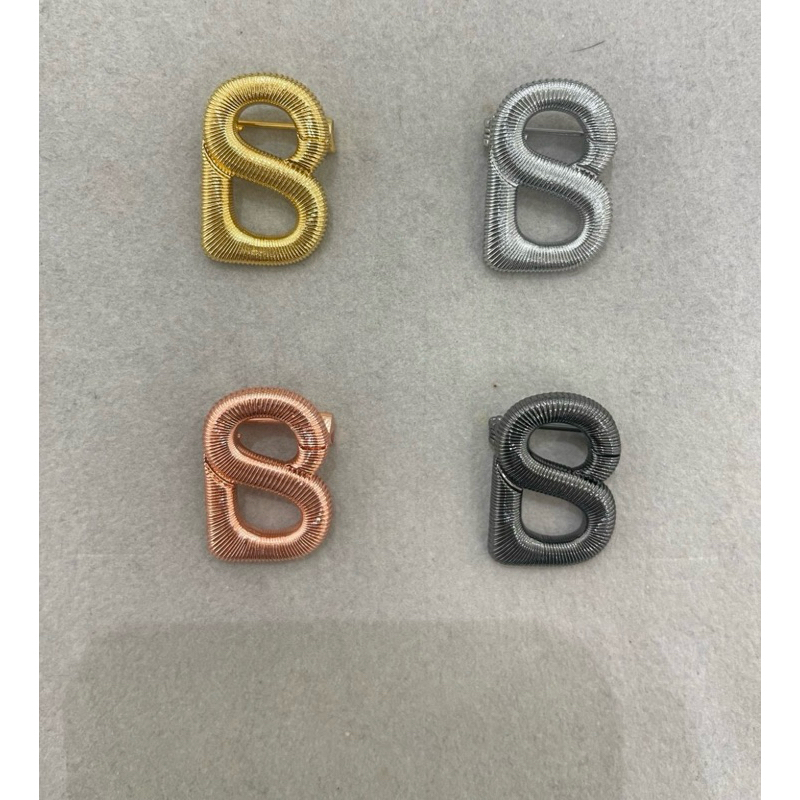 PETITE SIGNATURE TEXTURED BROOCH BUTTONSCARVES