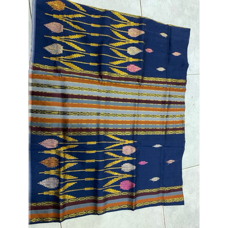 Lipa Sabbe Kain Sarung Sutera Tenun Motif Walida Khas Sengkang