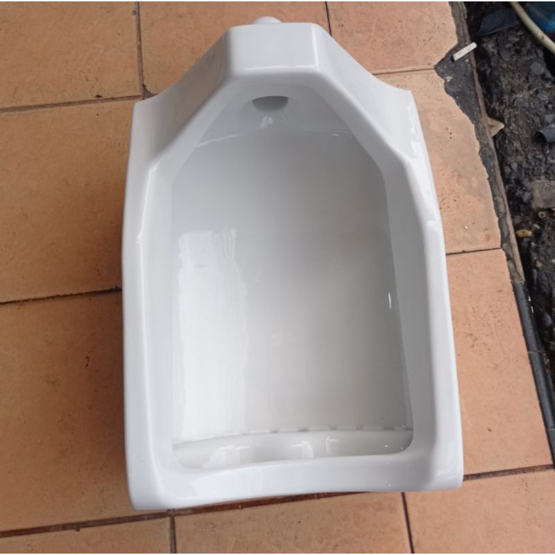 Urinoir Toto U57 fullset // tempat kencing pria