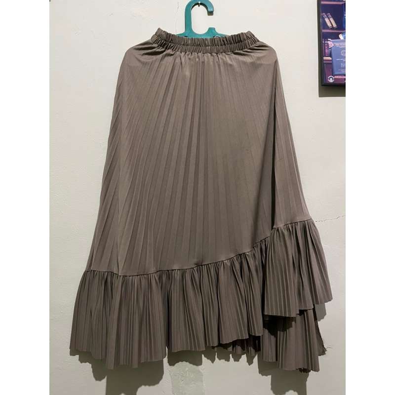 rok asimetris plisket