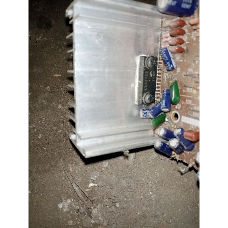 ic power LA42152 masih nempel pcb