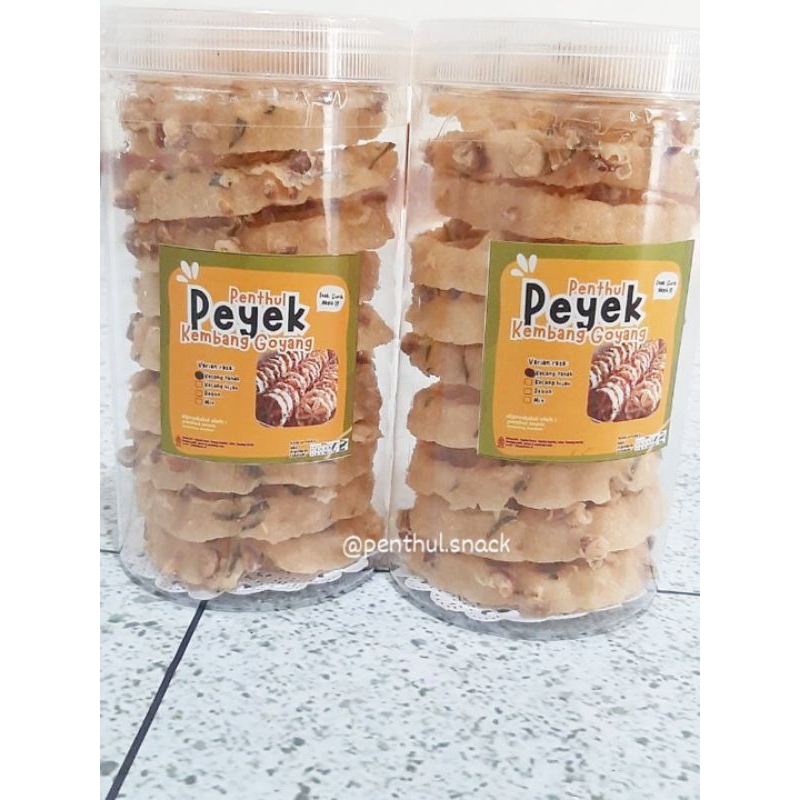 

Peyek kembang goyang "Penthul" kemasan sedang 1000ml cocok untuk hantaran/bingkisan oleh oleh