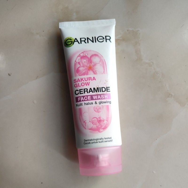 Garnier sakura glow sabun cuci muka glowing