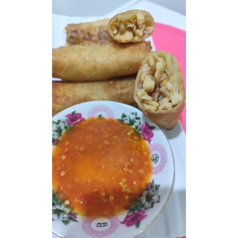 

Lumpia isi rebung / cuksun kue kalimantan per pcs