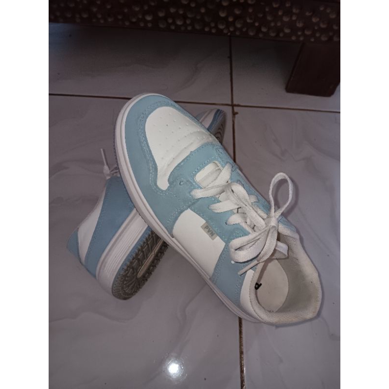 sepatu wanita sneakers second p v n