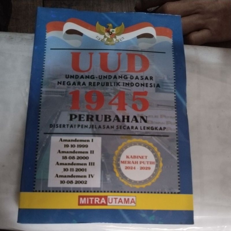 

BUKU UUD 1945/UUD 1945 TERBARU 2024-2029 UKURAN BESAR