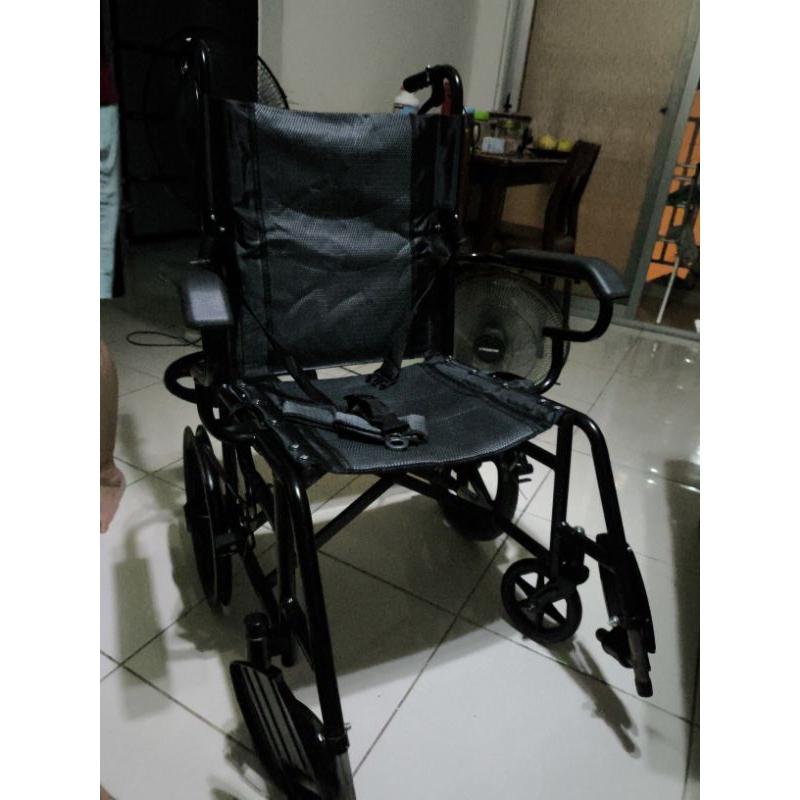 kursi roda travel lipat sella hitam bekas second preloved lansia butuh ganti roda