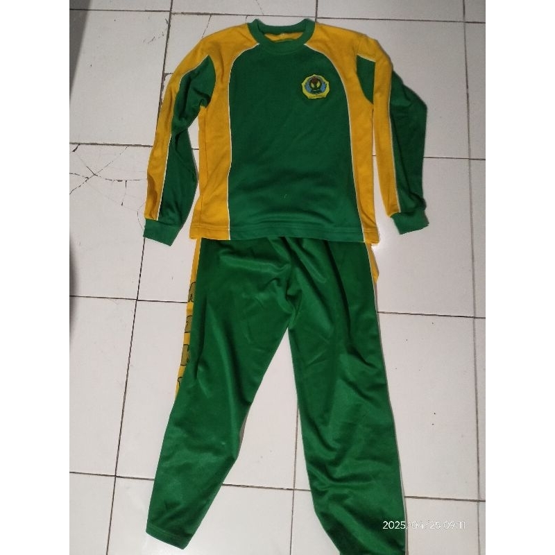 SERAGAM OLAHRAGA SMA/MAN PRELOVED PEREMPUAN RASA BARU