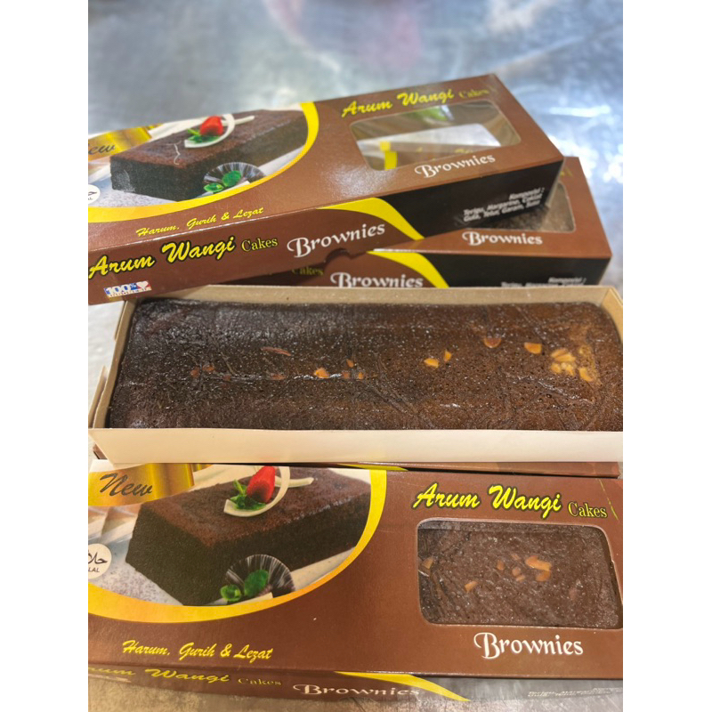 

Brownies dengan toping kacangMede