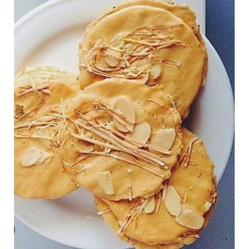 

almond crispy.enak halal lezat