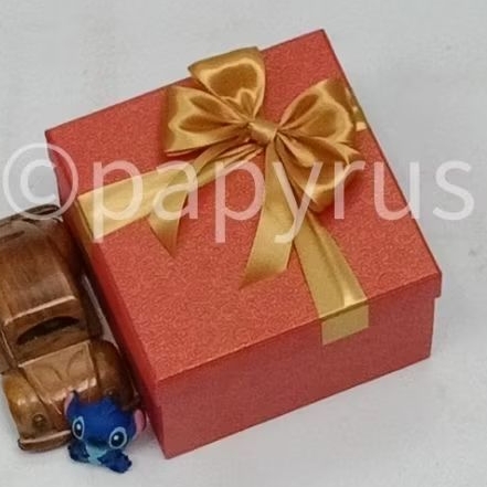 

PAPYRUS 15x15 Tinggi 10cm Kotak Kado Gift Box V3