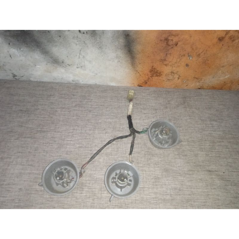 soket fitting lampu rem & sein belakang Toyota Soluna 2000-2003 original