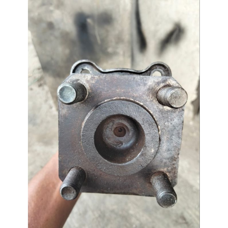 as roda Belakang mobil Jimny yng panjang