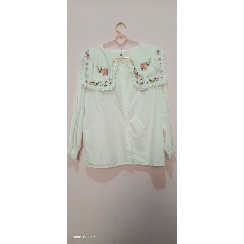 Blouse wanita putih bordir
