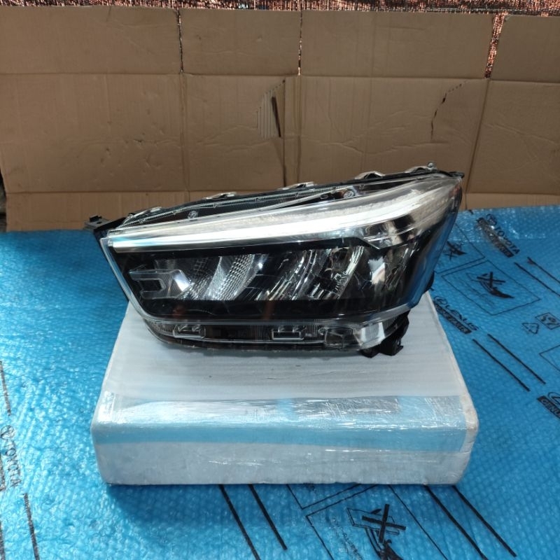 Headlamp Lampu Depan Daihatsu Rocky original