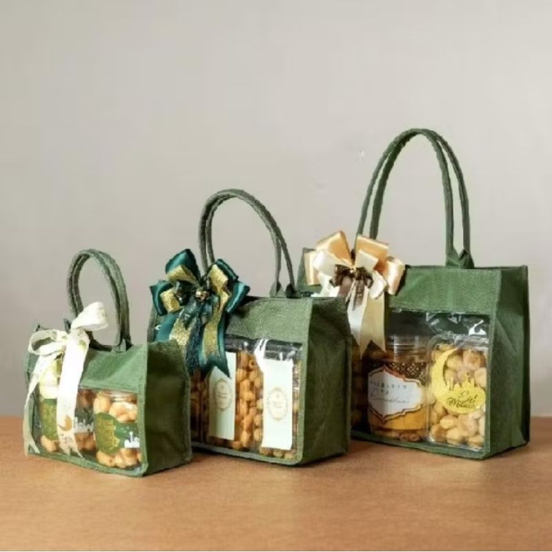 

Tas hampers tas sovenir pernikahan ulang tahun tas jinjing tas belanja tas parsel lebaran dengan berbagai ukuran 15x15 15x20 20x20 20x25 25x25 25x30 30x35