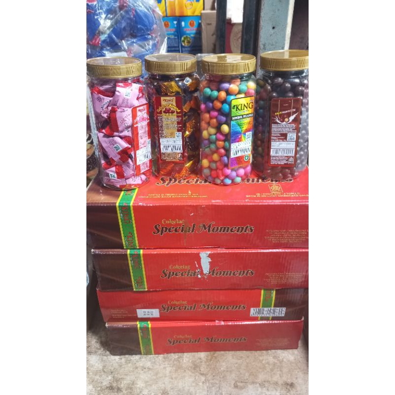 

1 kotak coklat almon isi 4 macam rasa