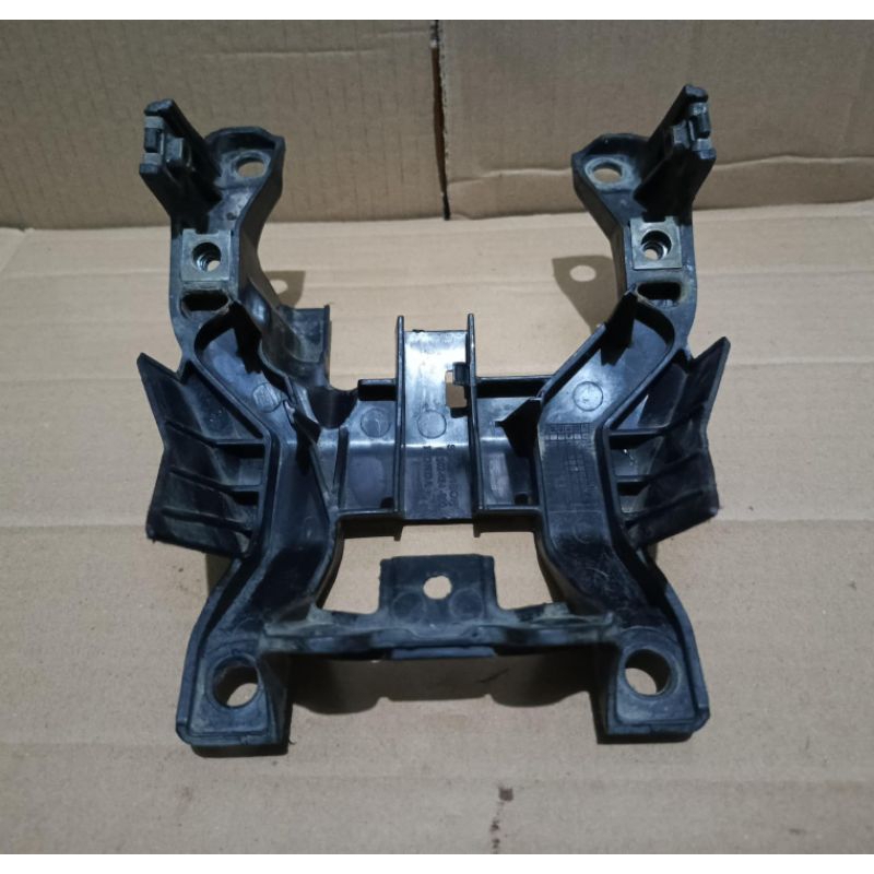 dudukan batok lampu depan crf150 original