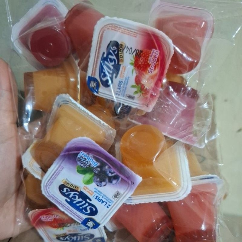 

puding silky mix 3 rasa blueberi,strawbey,mangga