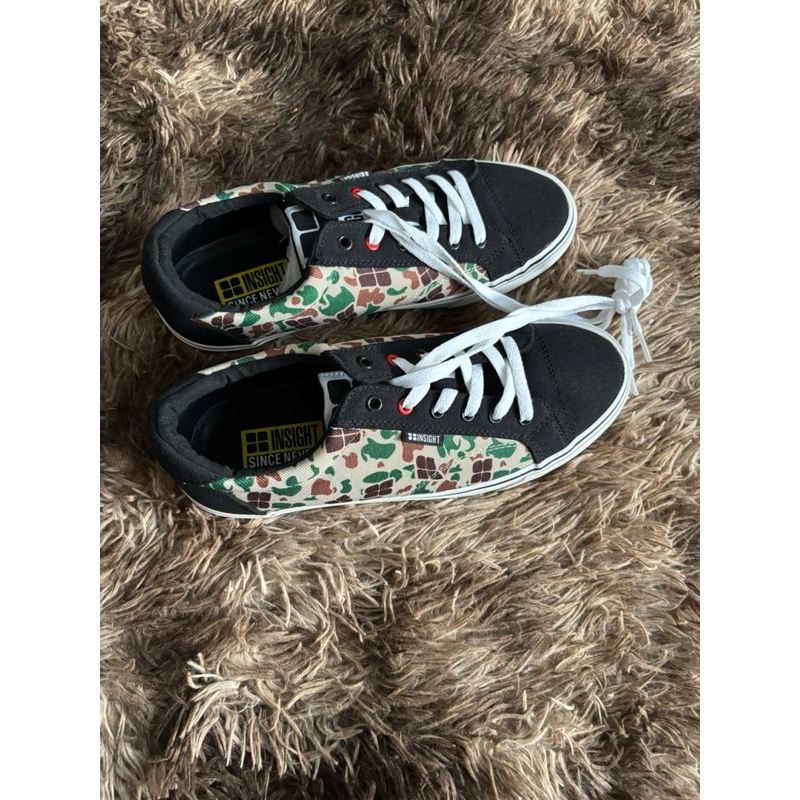 sepatu insight