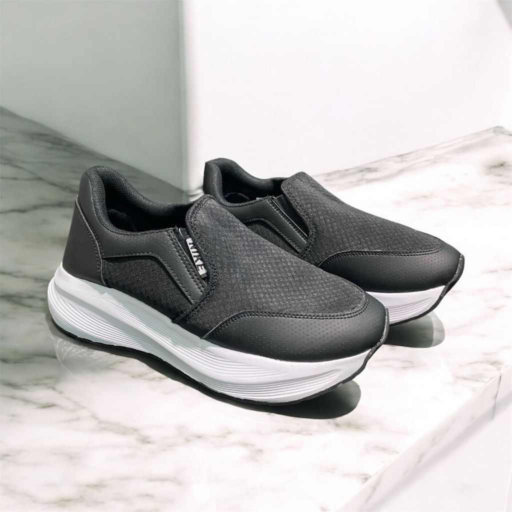 Sepatu Slip On Pria dan Wanita Sneaker Slop warna Hitam