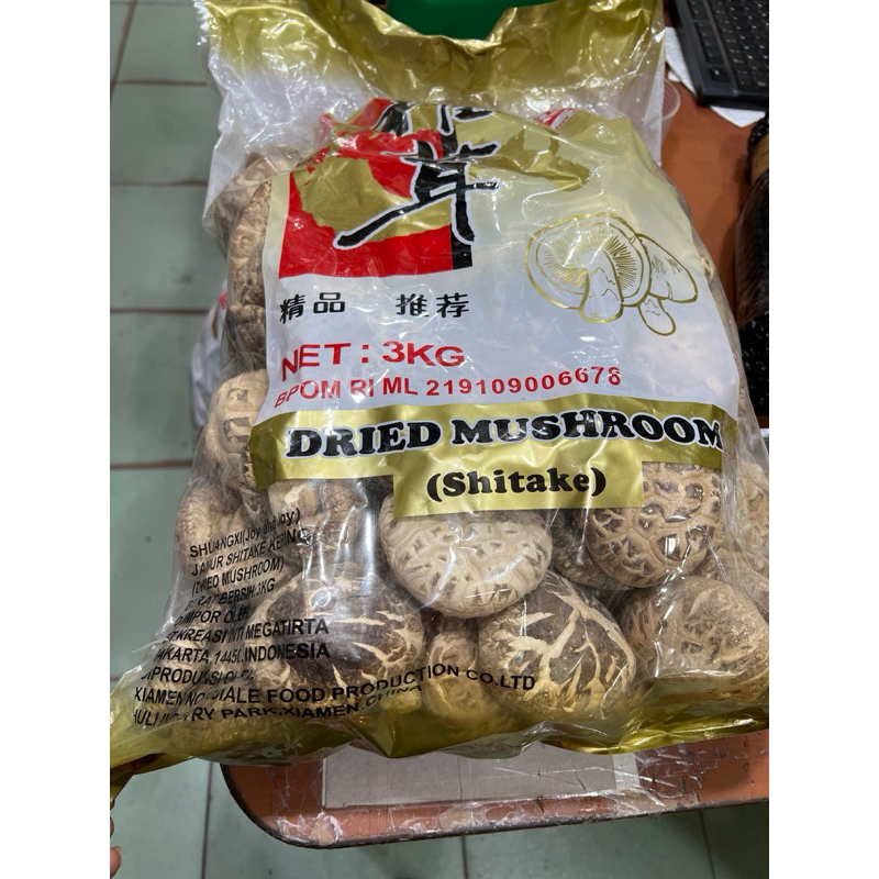 

Jamur hioko kering /shitake /payung /grade A tebal ukuran 4-6 cm