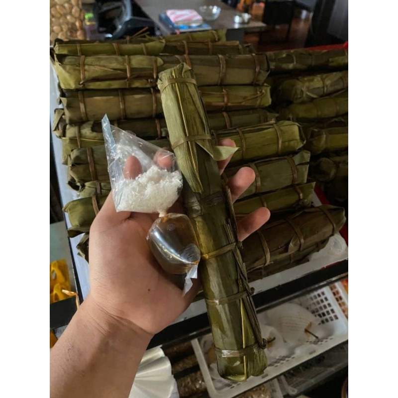 

Lopis ketan gula jawa dan kelapa