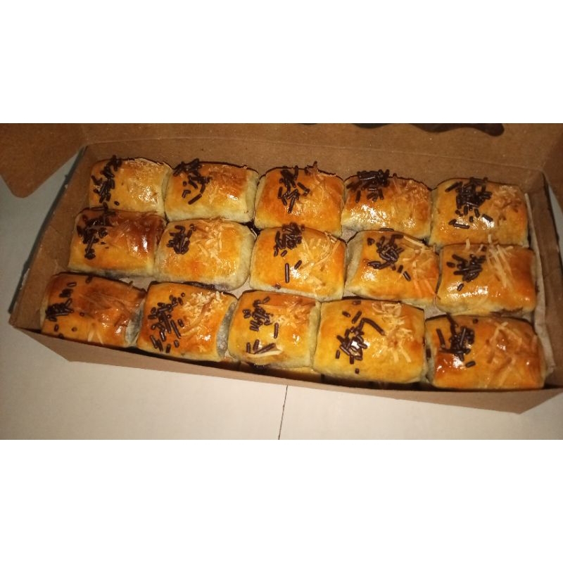 

bolen pisang mini coklat keju