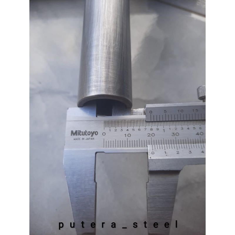 pipa besi seamles luar/OD 25mm dalam/ID 20mm tebal 3,8mm ukuran 60-100cm