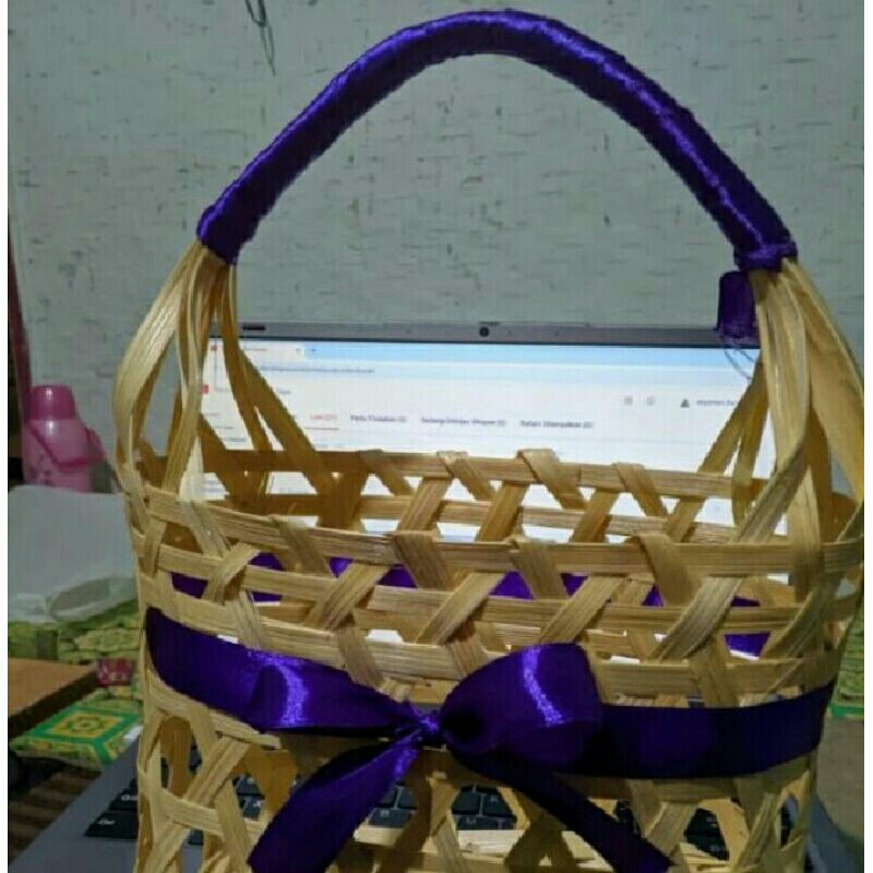 parcel buah dan makanan ringan